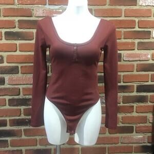 Women's Scoop Neck Bodysuit sz Small Burgundy Color bodysuit